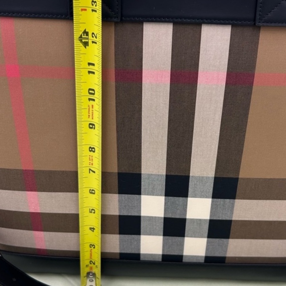 Burberry Ormond giant leather check tote bag . NWT - Picture 6 of 8